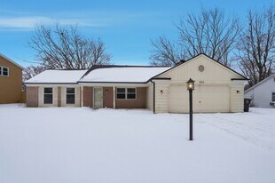 7214 Winnebago Dr in Fort Wayne, IN - Building Photo