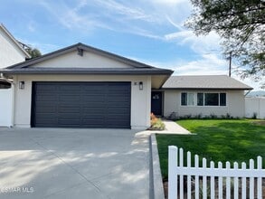 382 Aristotle St in Simi Valley, CA - Building Photo - Building Photo