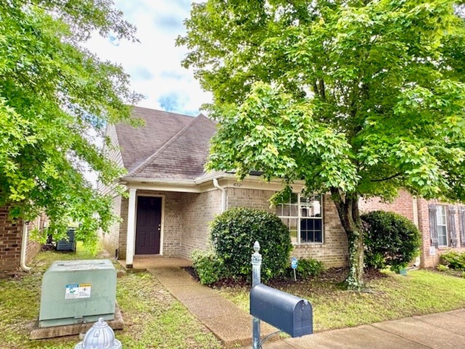 10221 Sterling Ridge Dr in Cordova, TN - Building Photo