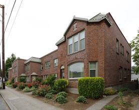 San Farlando in Portland, OR - Foto de edificio - Building Photo