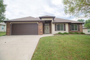 7002 Madison Creek Dr in Columbia, MO - Building Photo