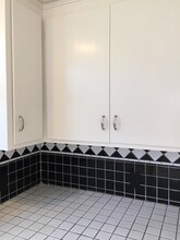 5828 E Parkcrest St in Long Beach, CA - Foto de edificio - Building Photo