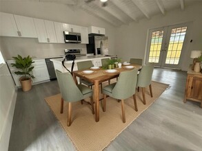 1572 NE 149th St in Miami, FL - Building Photo - Building Photo