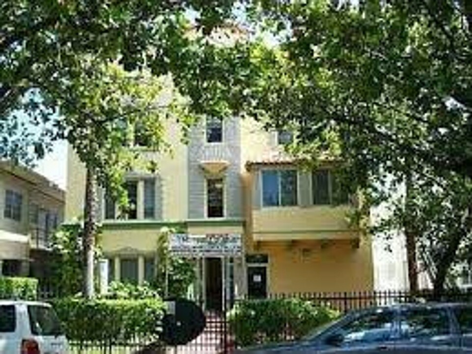 1319 Meridian Ave in Miami Beach, FL - Building Photo