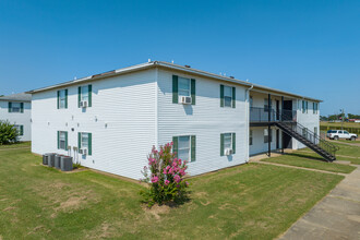 Curtis Moore Apartments in Greenwood, MS - Building Photo - Building Photo