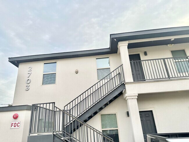 2705 Mauricio St in Laredo, TX - Building Photo - Building Photo