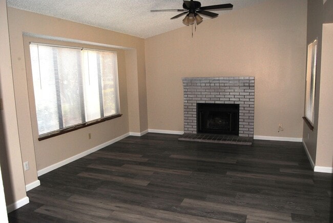 4620 Gorbett Ln in Bakersfield, CA - Building Photo - Building Photo