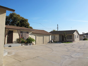 13512 Cerise Ave in Hawthorne, CA - Building Photo - Building Photo