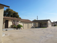 13512 Cerise Ave in Hawthorne, CA - Foto de edificio - Building Photo