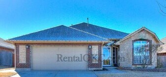 2612 SE 5th St in Moore, OK - Building Photo