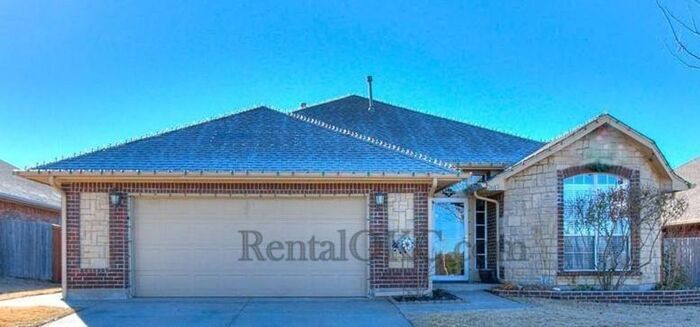 2612 SE 5th St in Moore, OK - Building Photo