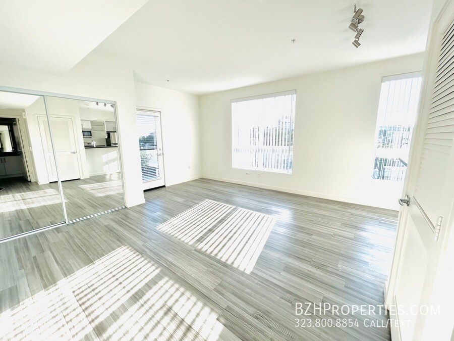 1339 1/2 N Alvarado St, Unit 501 in Los Angeles, CA - Building Photo