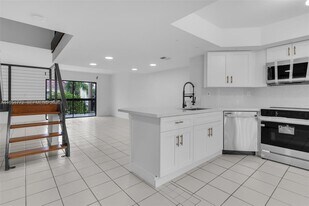 8811 SW 130th Pl in Miami, FL - Building Photo