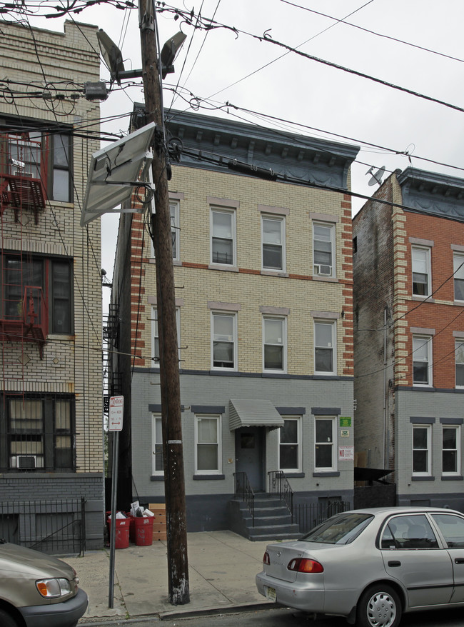 223 Van Horne St in Jersey City, NJ - Foto de edificio - Building Photo