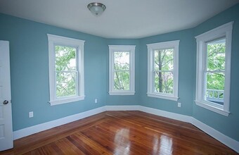 6 Hinckley St, Unit 1 in Somerville, MA - Foto de edificio - Building Photo