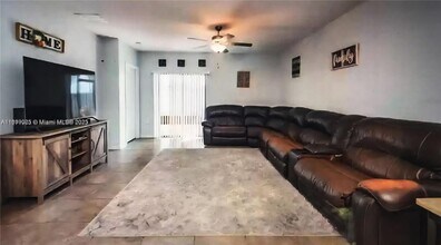 4303 Globe Thistle Dr in Tampa, FL - Building Photo - Building Photo