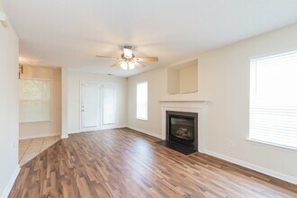 15476 Stone Hollow Dr in Huntersville, NC - Foto de edificio - Building Photo