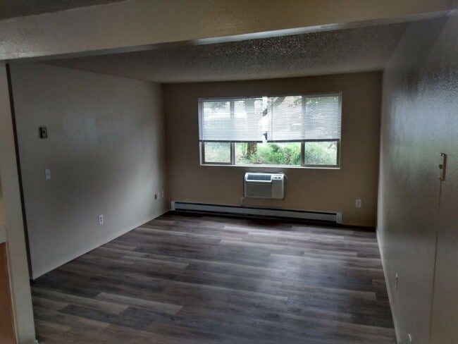 345 N 5th St in Klamath Falls, OR - Building Photo - Building Photo