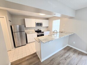 329 Ferdinand Cir in Virginia Beach, VA - Building Photo - Building Photo