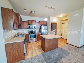 6030 Bremen Ct in Johnston, IA - Building Photo - Building Photo