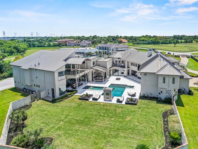 4043 Maranatha Dr