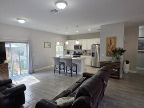 1013 Doyle Rd in Deltona, FL - Building Photo - Building Photo