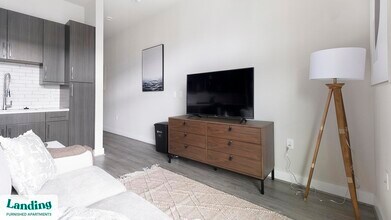 1215 Sawyer St-Unit -423.1403354 in Houston, TX - Building Photo - Building Photo