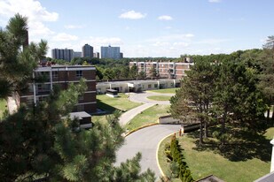 Heath Residences in Toronto, ON - Building Photo