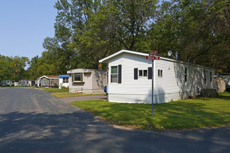 Queen Anne Courts in Lakeville, MN - Building Photo - Building Photo