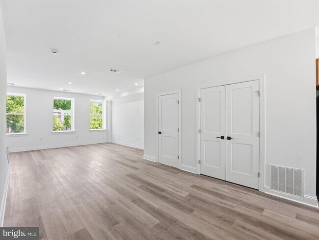 2404 North Capitol St NW in Washington, DC - Foto de edificio - Building Photo