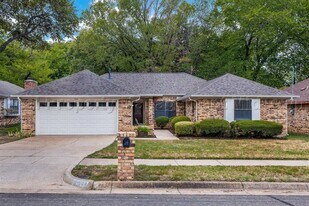 5104 Andalusia Trail in Arlington, TX - Building Photo