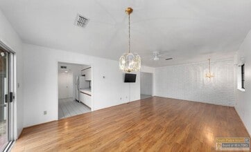 313 McFadden Dr in Brownsville, TX - Building Photo - Building Photo