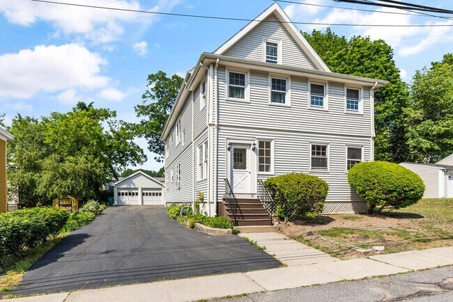 13 Oak St in Winchester, MA - Building Photo - Building Photo