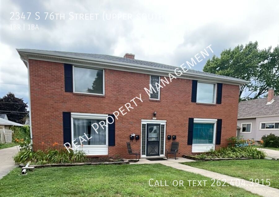 2347 S 76th St in West Allis, WI - Building Photo