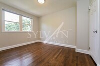 956 Masefield Rd photo'