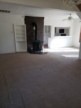 744 Brockman Ln in Bishop, CA - Building Photo - Building Photo