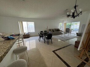 1425 Mira Vista Cir in Weston, FL - Building Photo - Building Photo