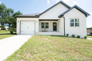 124 Sandy Hls Ct in Ozark, AL - Building Photo