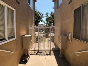 933 11th St in Santa Monica, CA - Building Photo - Building Photo