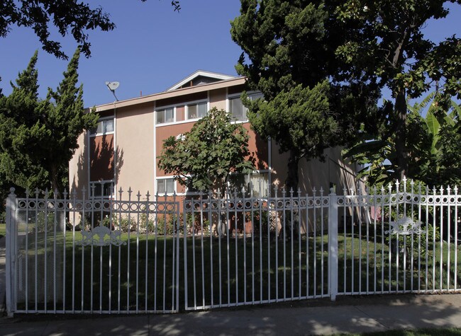 1211 Burwood St in La Habra, CA - Foto de edificio - Building Photo