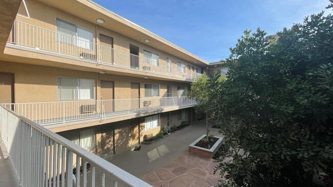 Magnolia Apartments in Sherman Oaks, CA - Building Photo - Building Photo