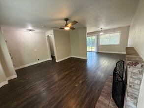 955 Woodvale Dr in Dixon, CA - Building Photo - Building Photo