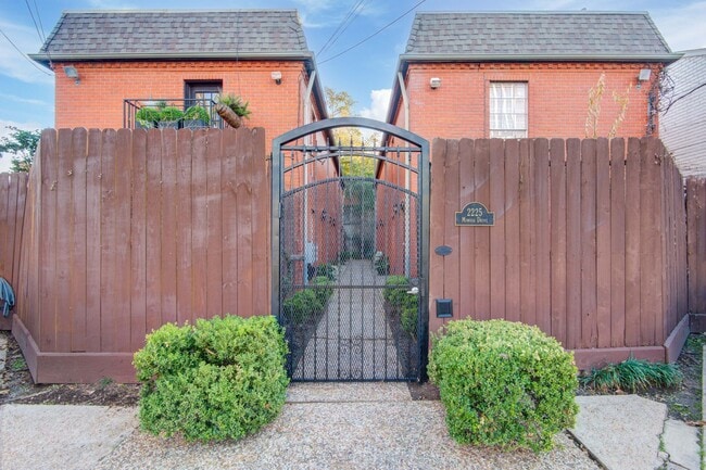 property at 2225 Mimosa Dr