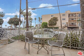 2101 Ocean Ave in Santa Monica, CA - Foto de edificio - Building Photo