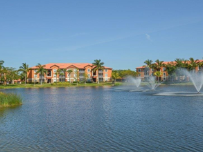 Palms of Monterrey in Ft. Myers, FL - Foto de edificio - Building Photo