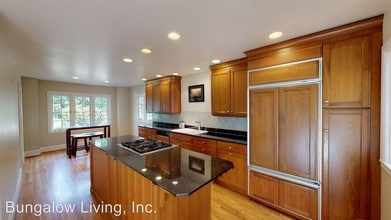 2371 SW Montgomery Dr in Portland, OR - Foto de edificio - Building Photo