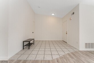 48 Westchester Terrace in Clinton Township, NJ - Building Photo - Building Photo