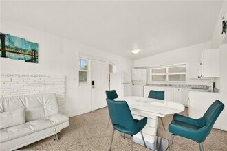 1236 NE 109th St in Miami, FL - Building Photo - Building Photo