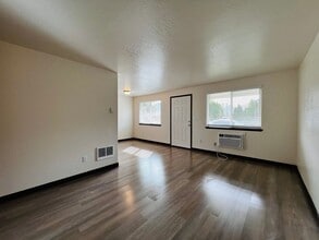 4110-4112 S 3rd St in Union Gap, WA - Building Photo - Building Photo