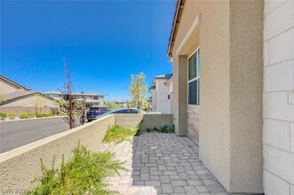 11831 Giroma Ave in Las Vegas, NV - Building Photo - Building Photo